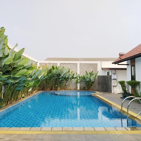 Dejati House Hotel Bekasi Luaran gambar