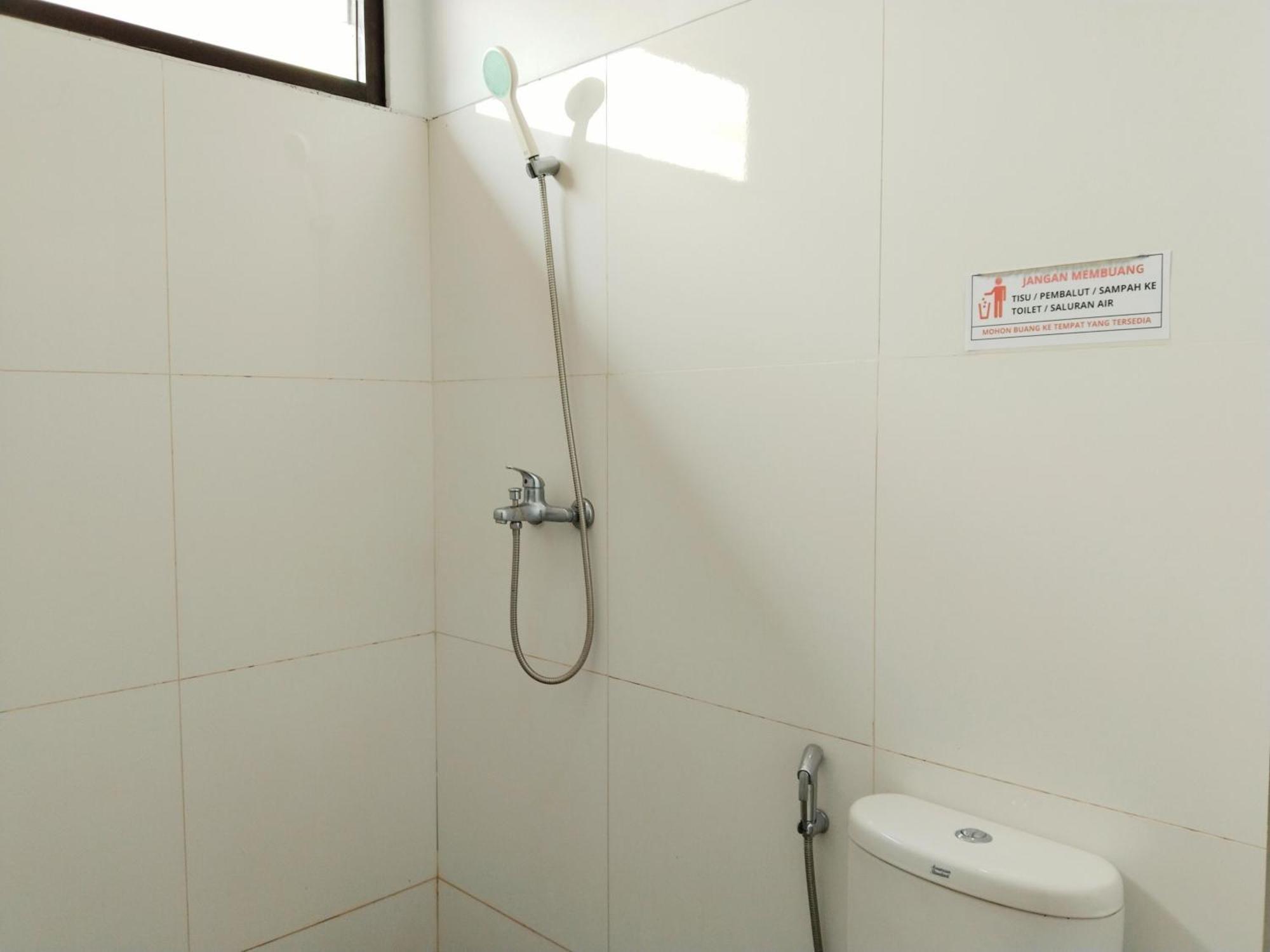 Dejati House Hotel Bekasi Luaran gambar