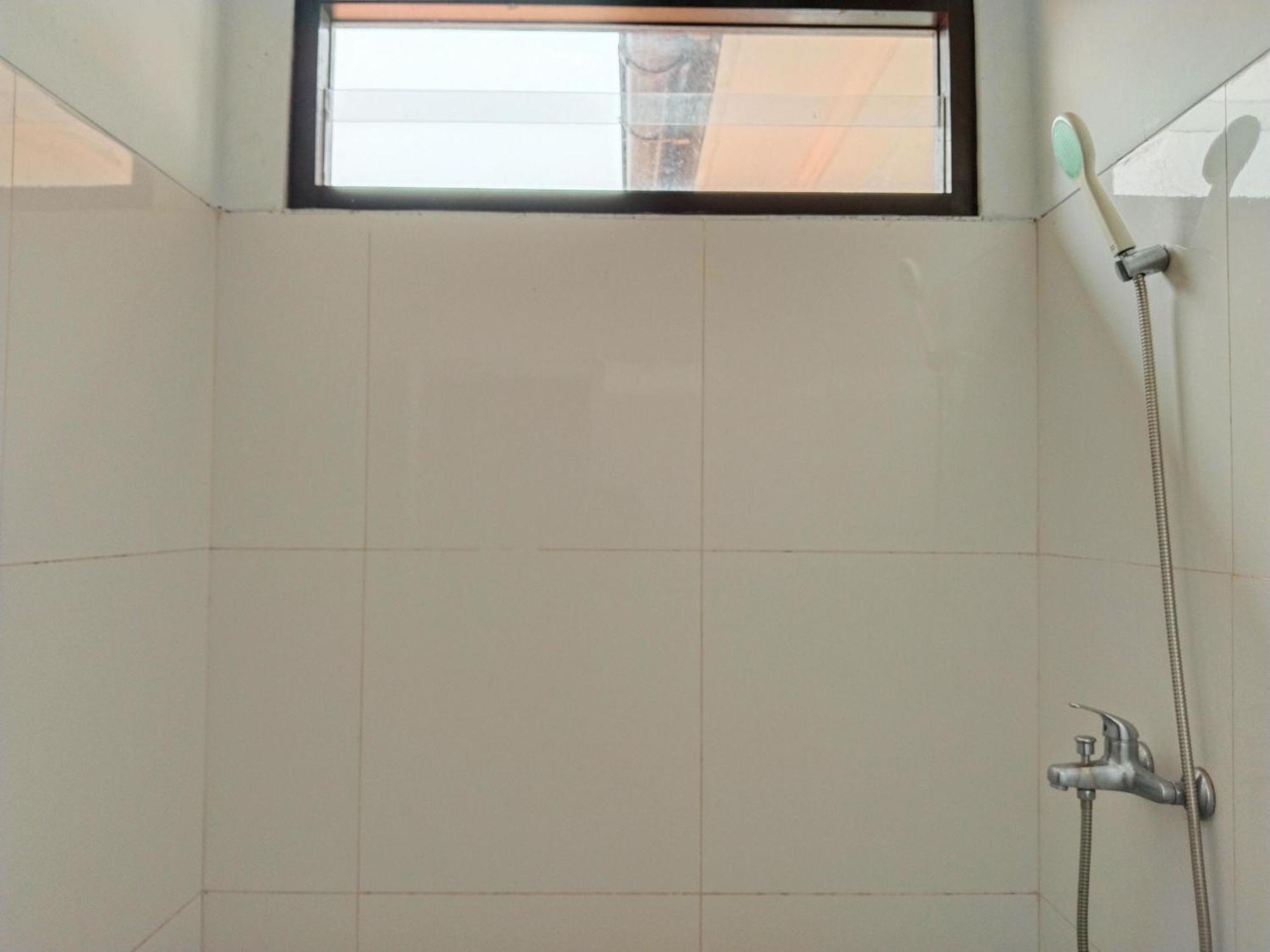 Dejati House Hotel Bekasi Luaran gambar