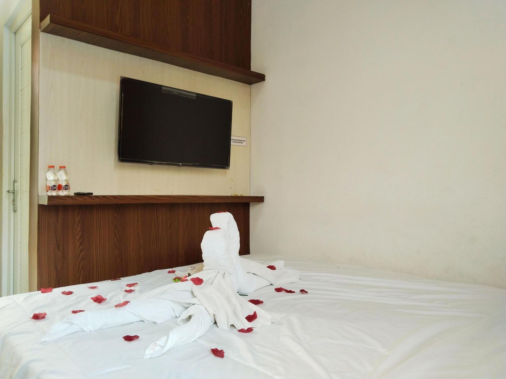 Dejati House Hotel Bekasi Luaran gambar