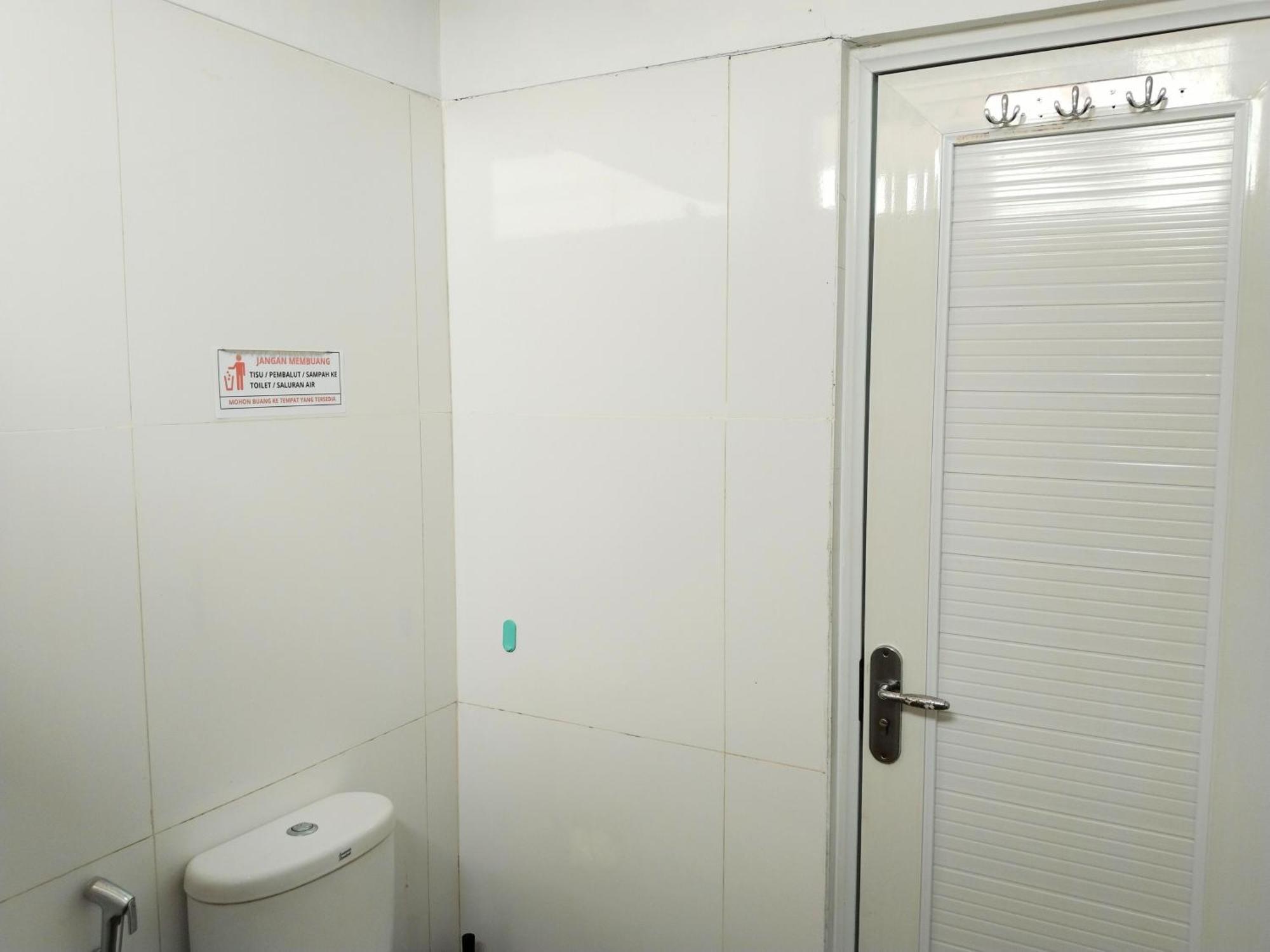 Dejati House Hotel Bekasi Luaran gambar