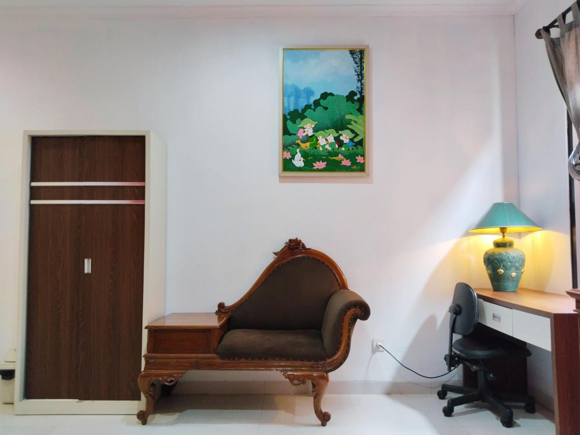 Dejati House Hotel Bekasi Luaran gambar