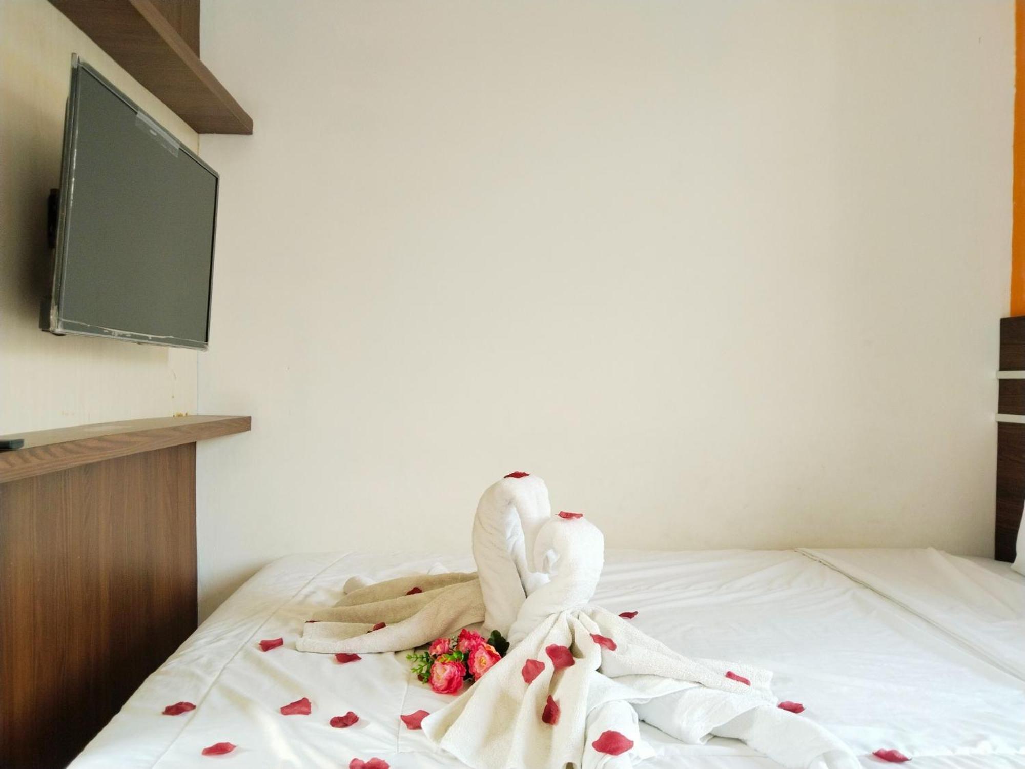 Dejati House Hotel Bekasi Luaran gambar