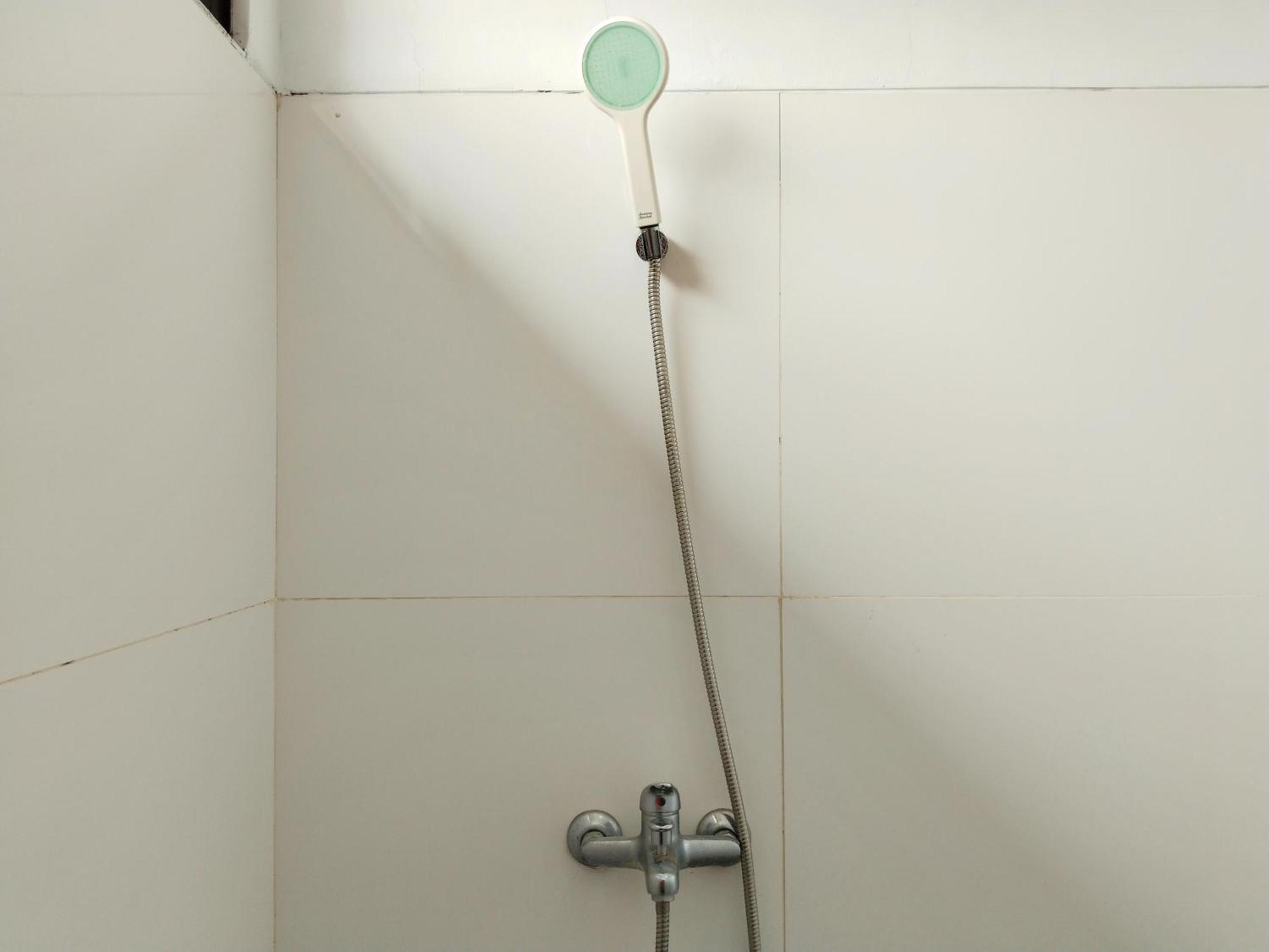 Dejati House Hotel Bekasi Luaran gambar