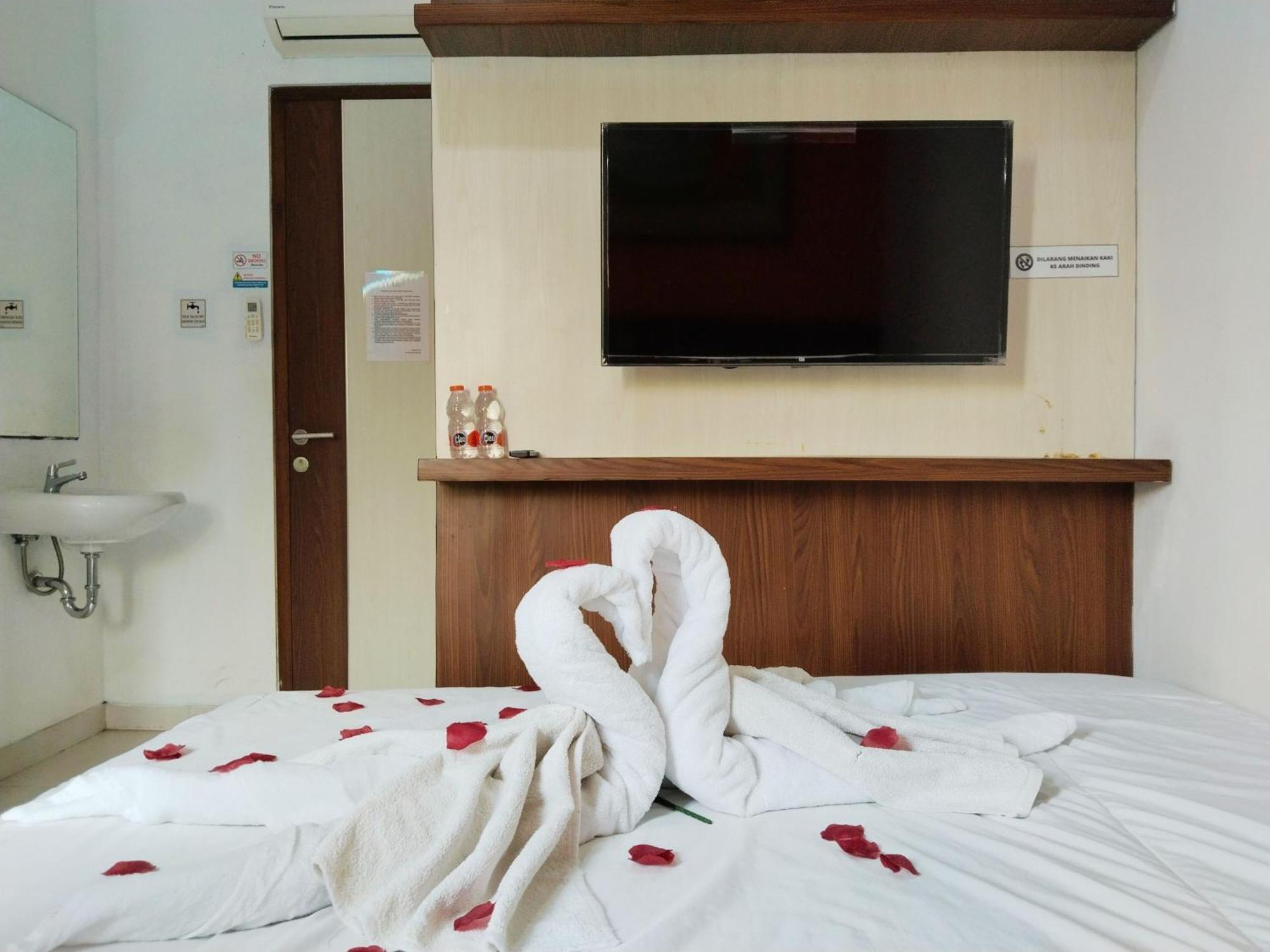 Dejati House Hotel Bekasi Luaran gambar