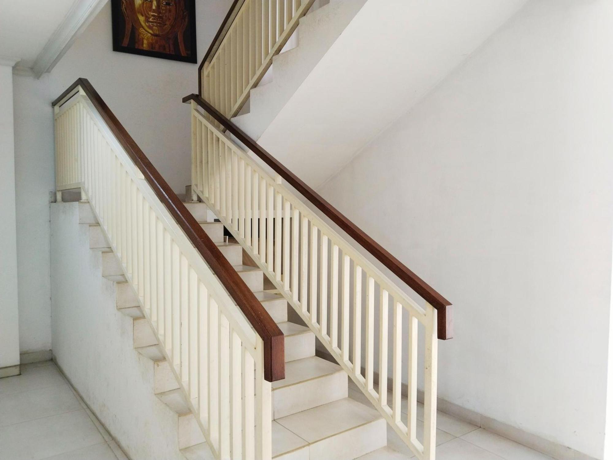 Dejati House Hotel Bekasi Luaran gambar