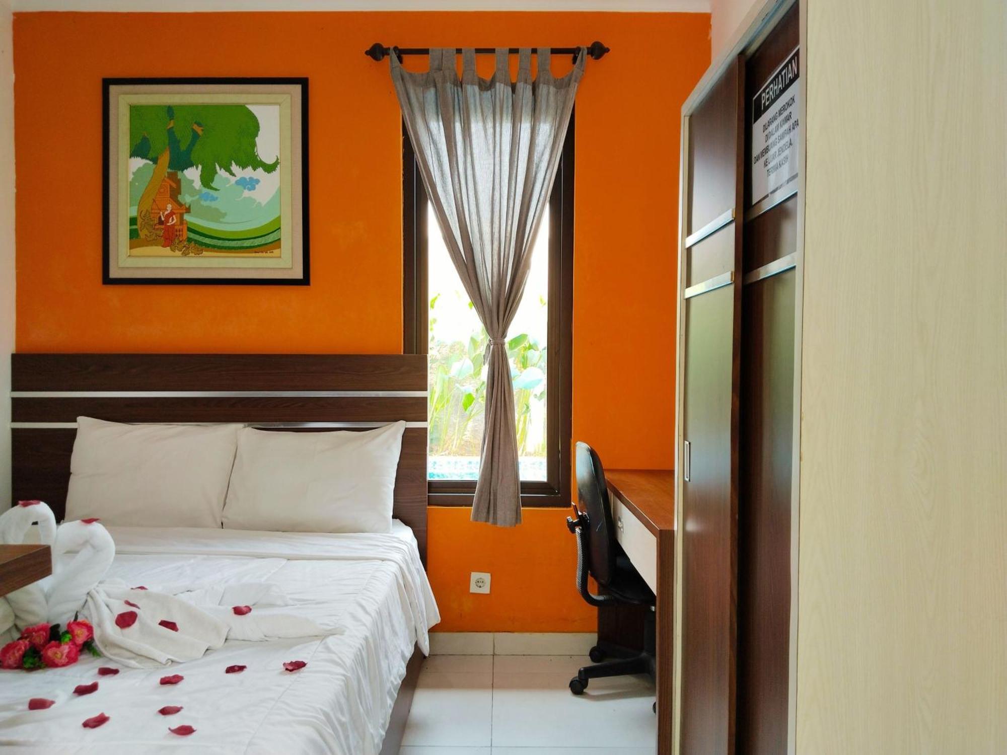 Dejati House Hotel Bekasi Luaran gambar