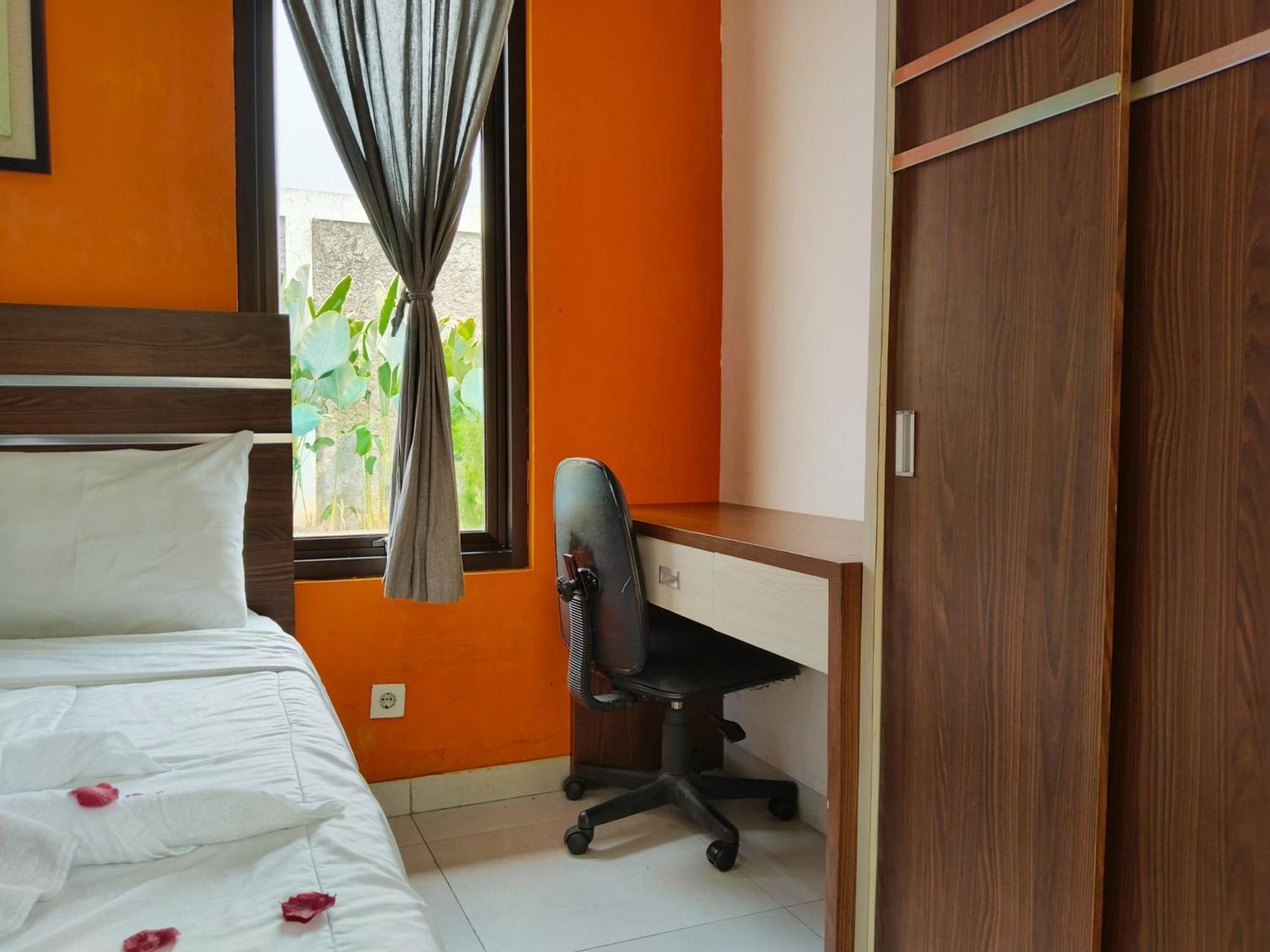 Dejati House Hotel Bekasi Luaran gambar