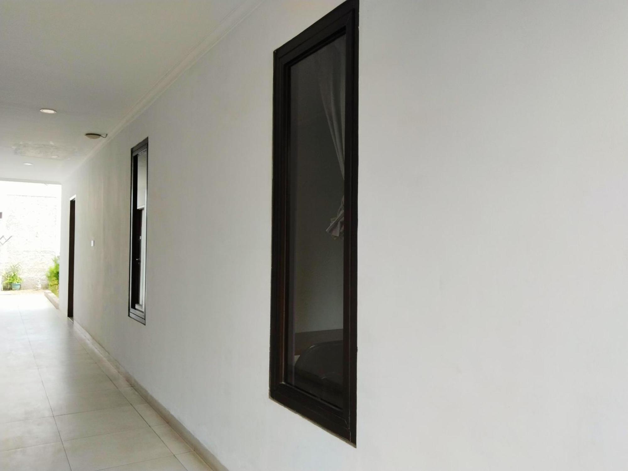 Dejati House Hotel Bekasi Luaran gambar