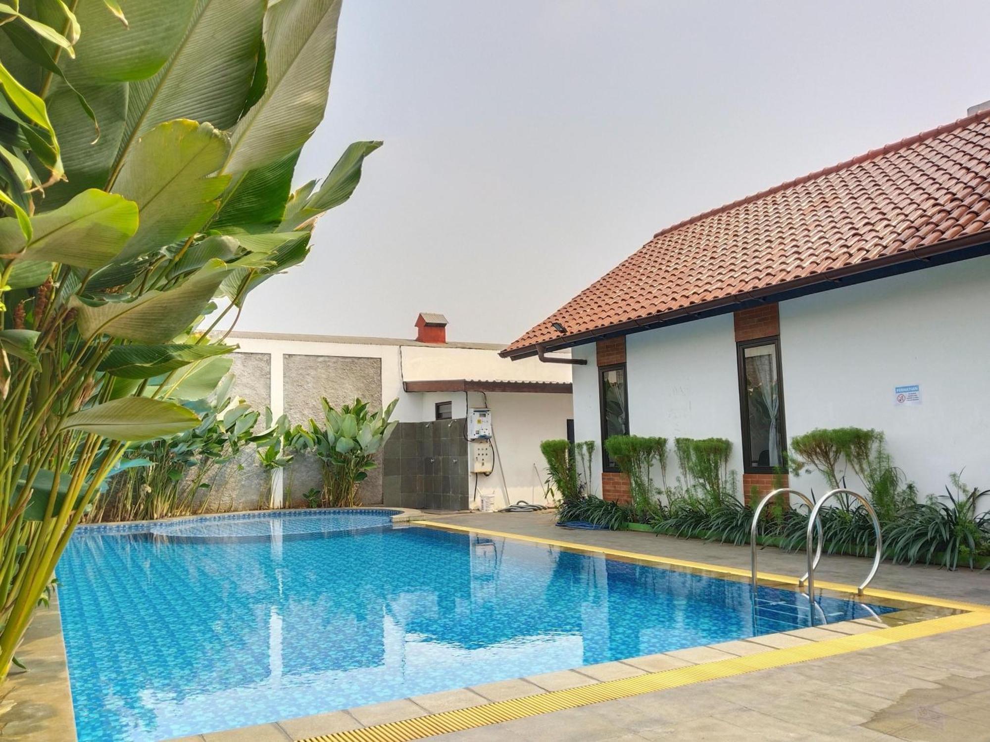 Dejati House Hotel Bekasi Luaran gambar