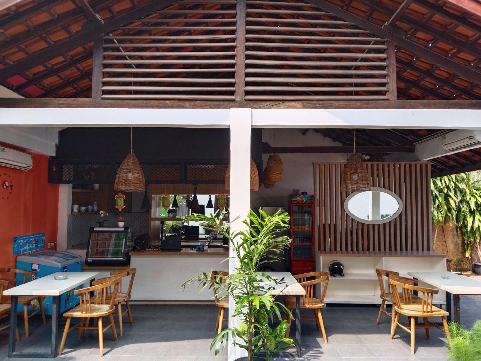 Dejati House Hotel Bekasi Luaran gambar