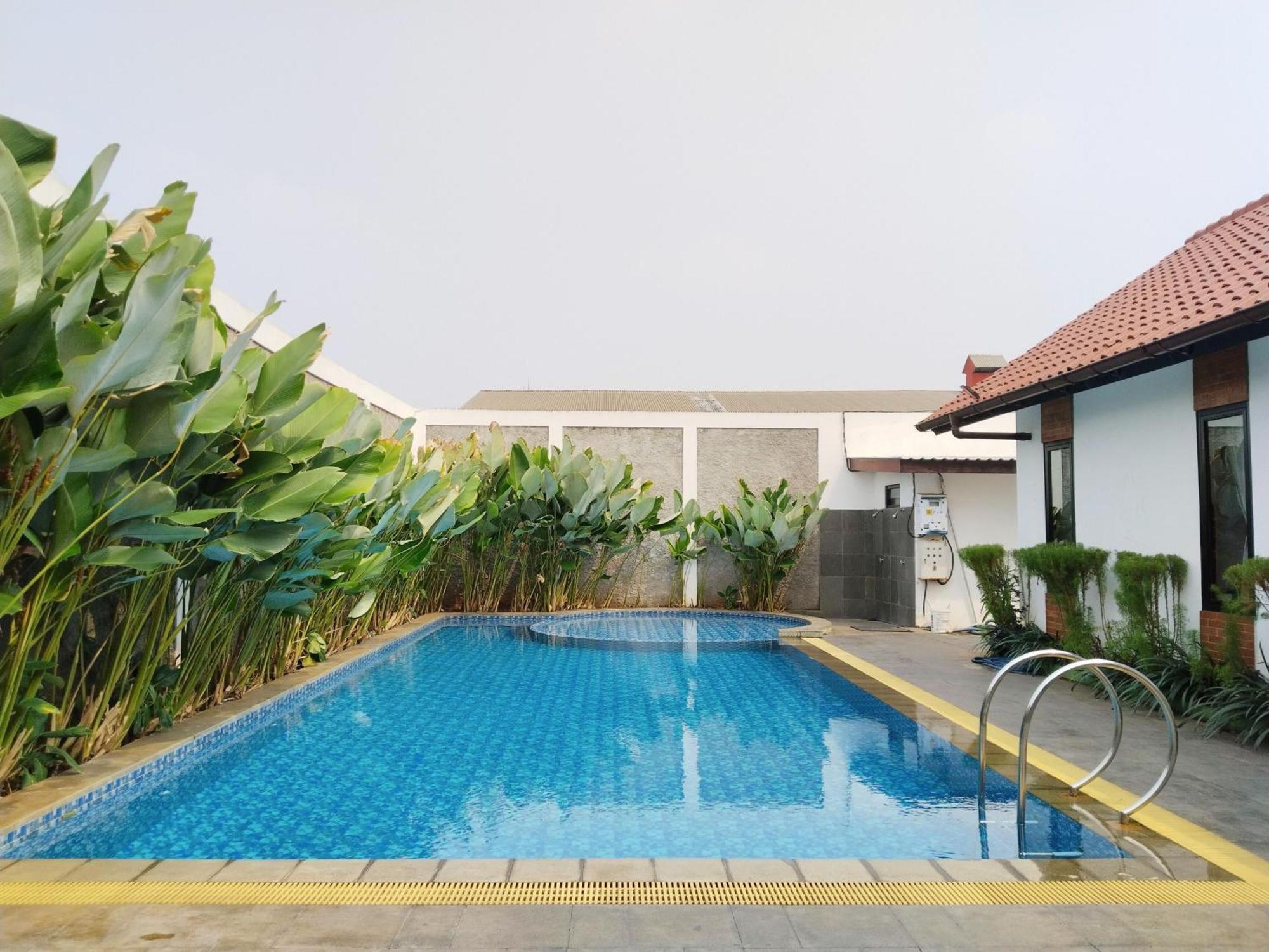 Dejati House Hotel Bekasi Luaran gambar