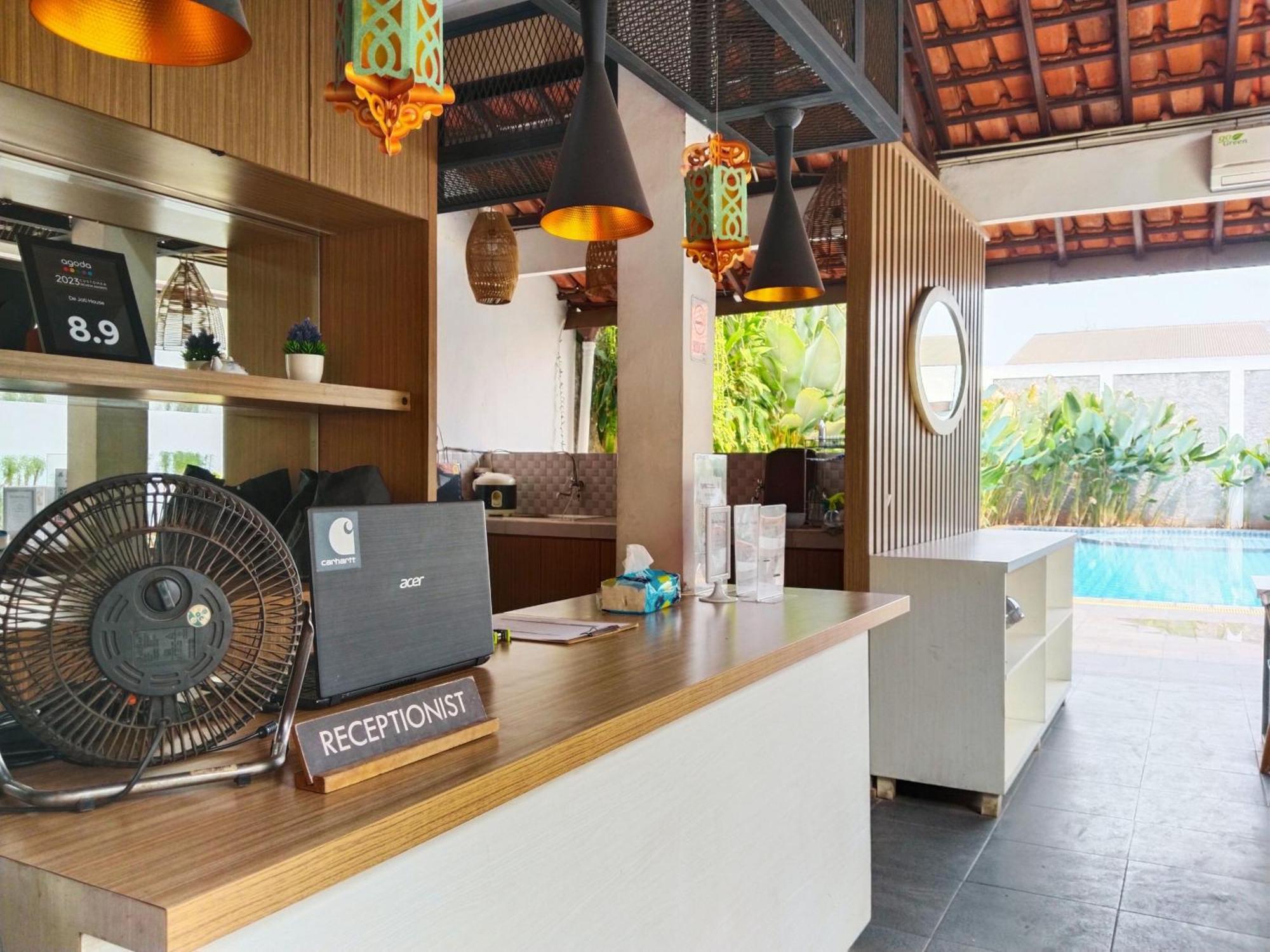 Dejati House Hotel Bekasi Luaran gambar