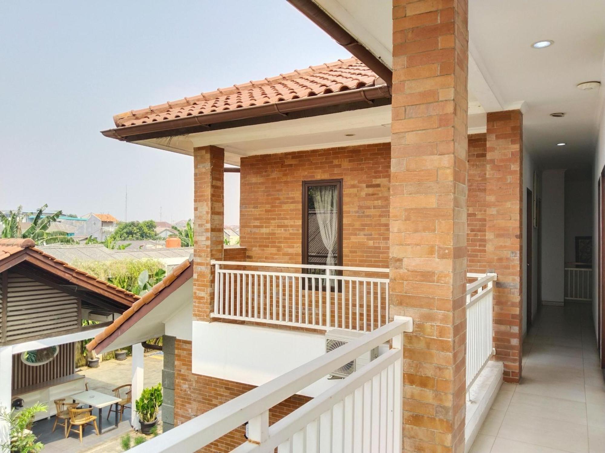Dejati House Hotel Bekasi Luaran gambar