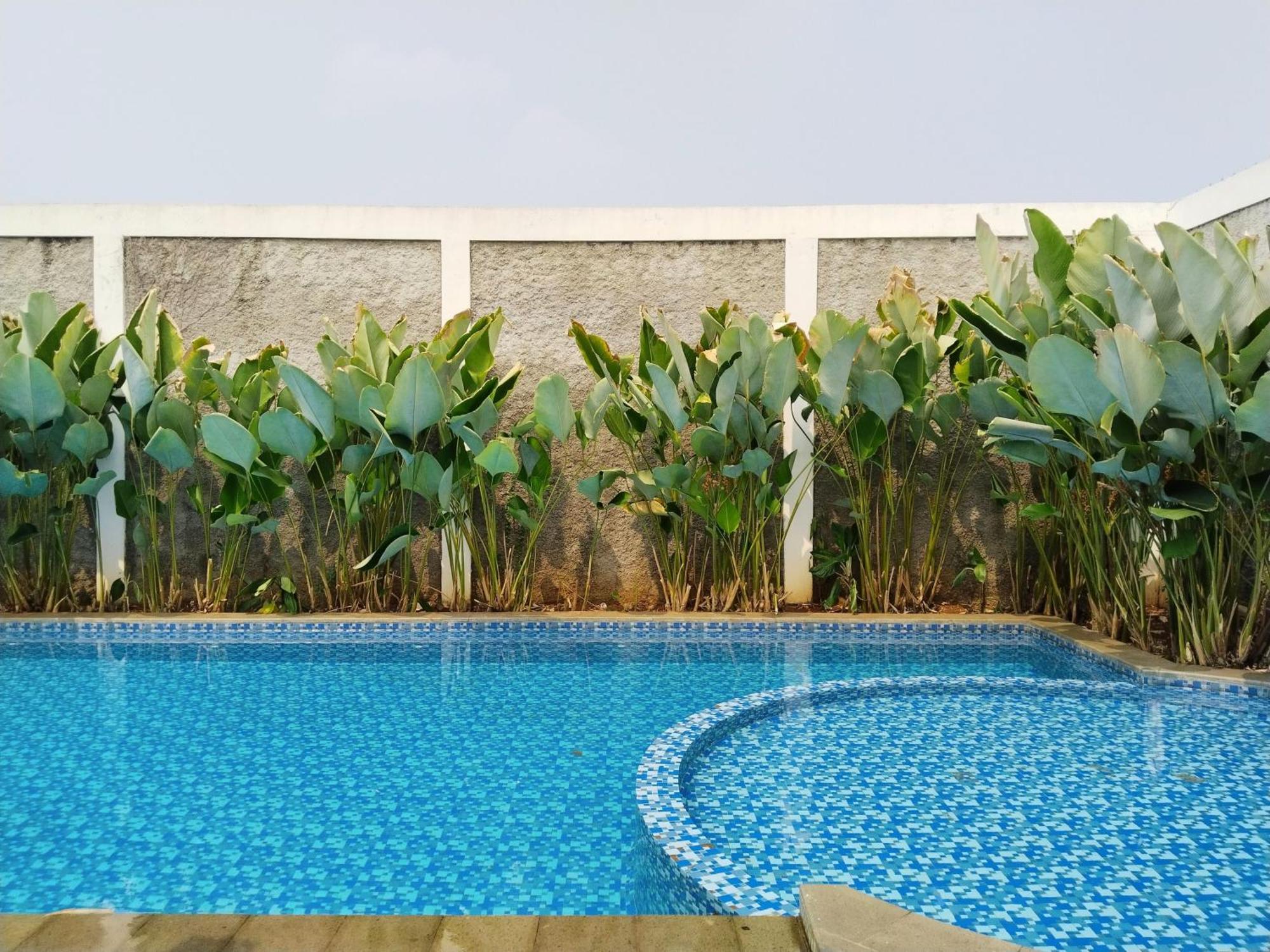 Dejati House Hotel Bekasi Luaran gambar
