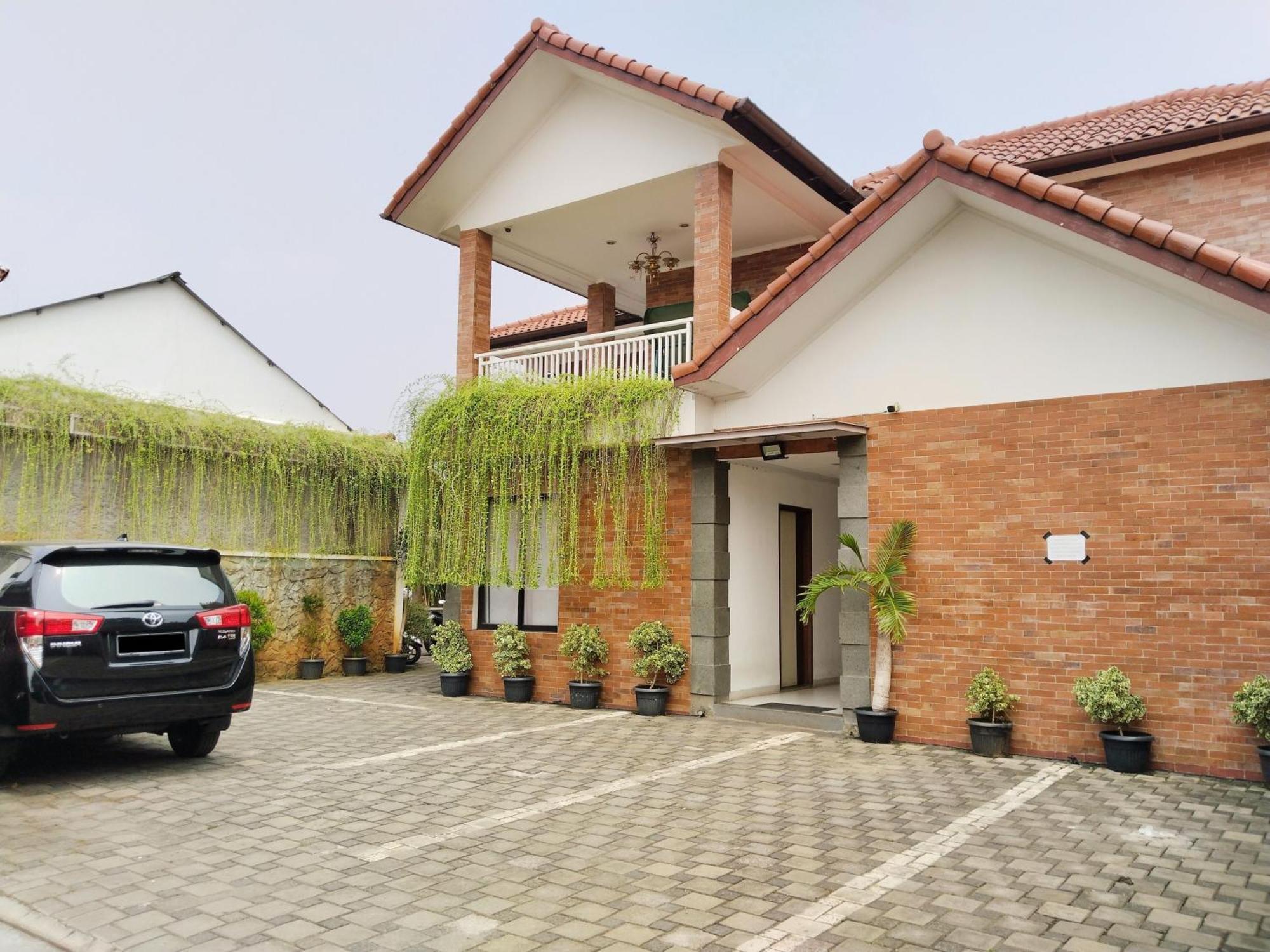 Dejati House Hotel Bekasi Luaran gambar