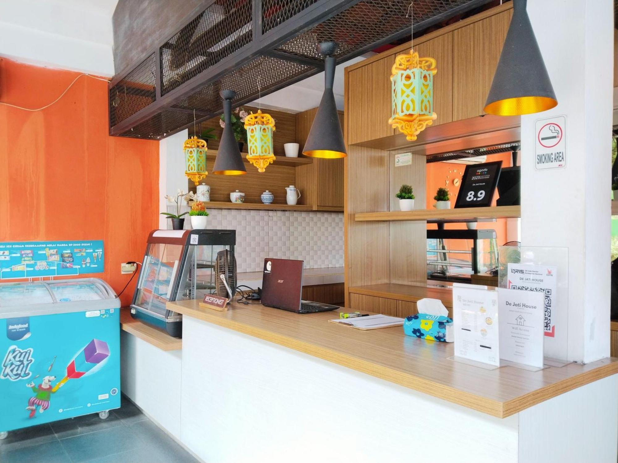 Dejati House Hotel Bekasi Luaran gambar